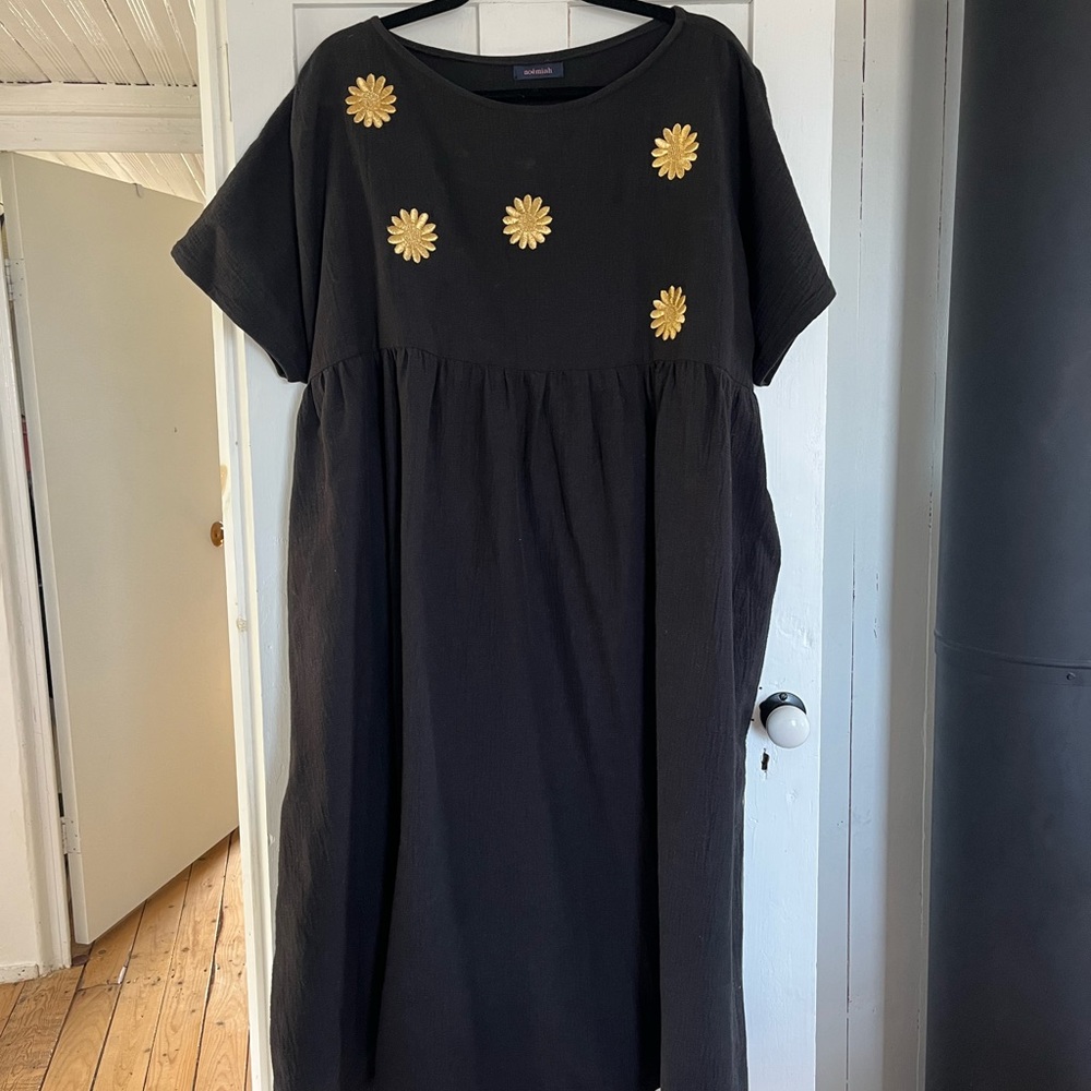 Noemiah dress with embroidered sunflowers 🌻